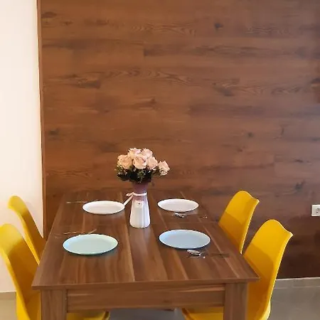 Apartment Апартамент Адикт *