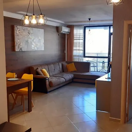 Апартамент Адикт Apartament